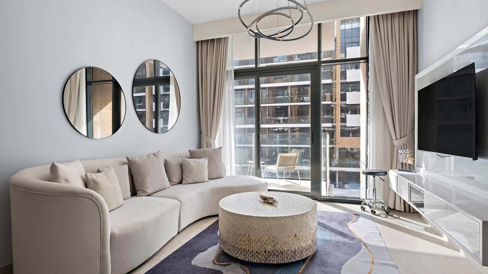1Br Azizi Riviera B7, Pool View Apartment Dubai