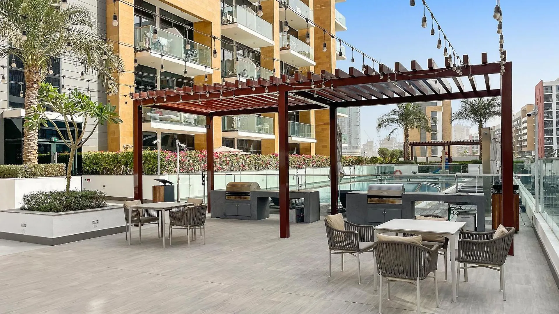 1Br Azizi Riviera B7, Pool View Apartment Dubai