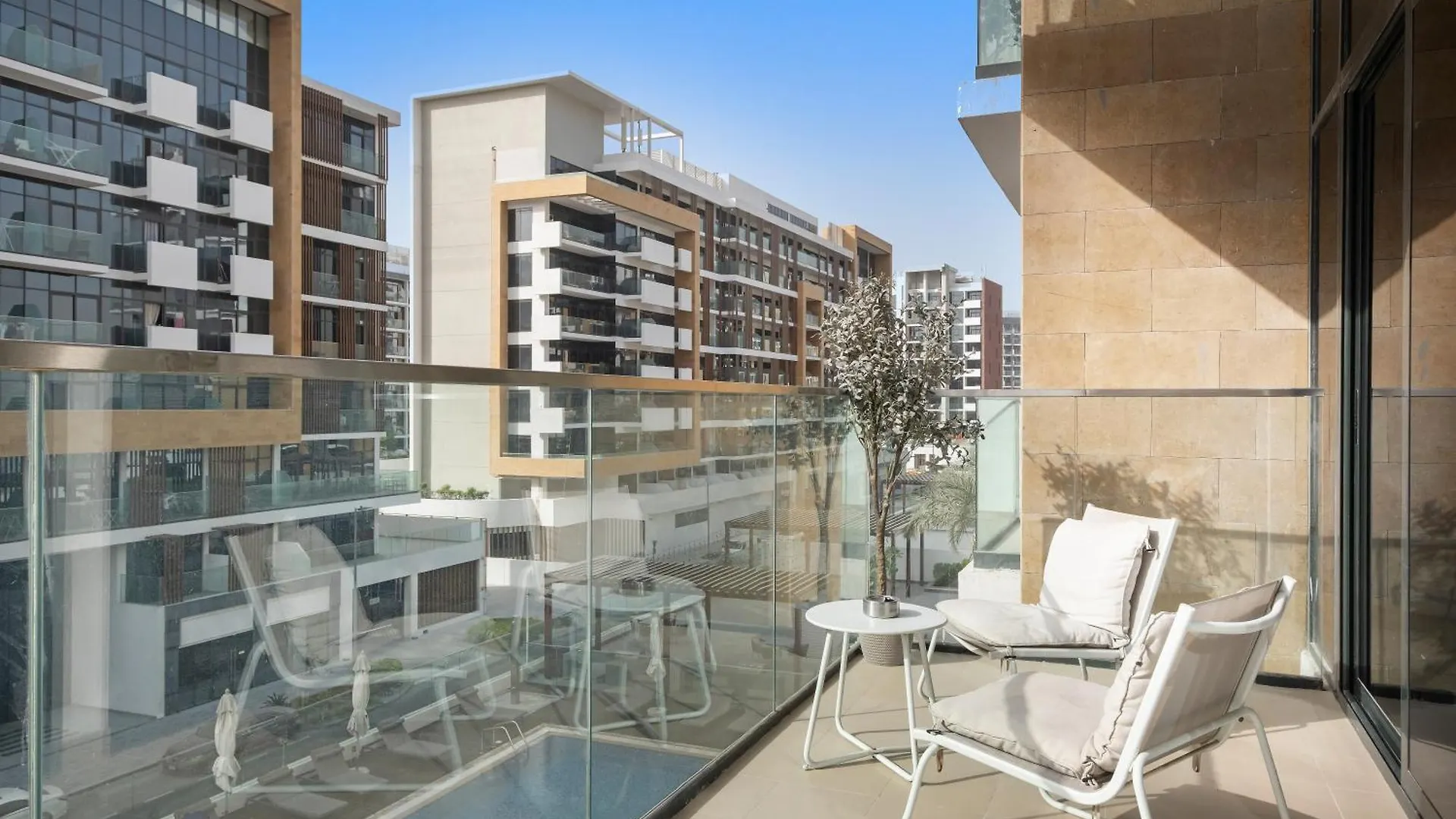 1Br Azizi Riviera B7, Pool View Apartment Dubai