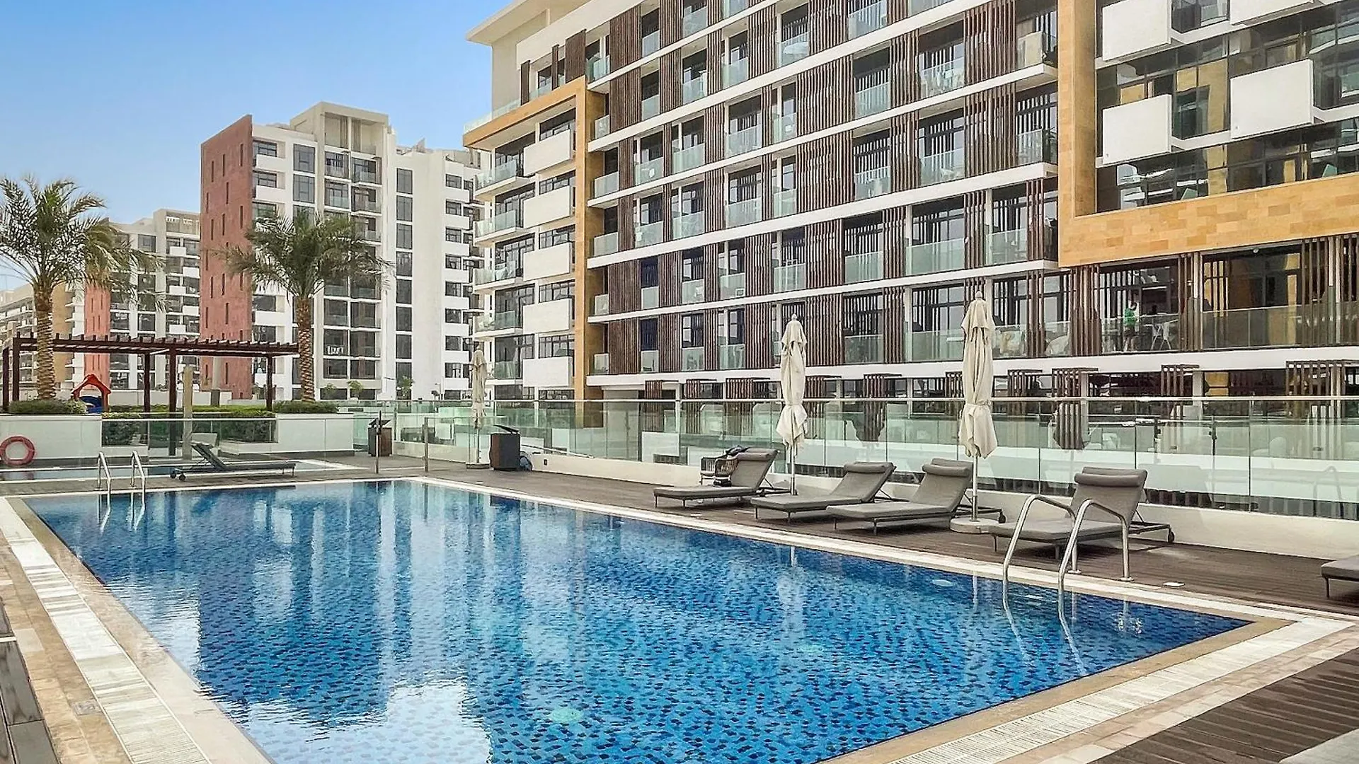 1Br Azizi Riviera B7, Pool View Apartment Dubai